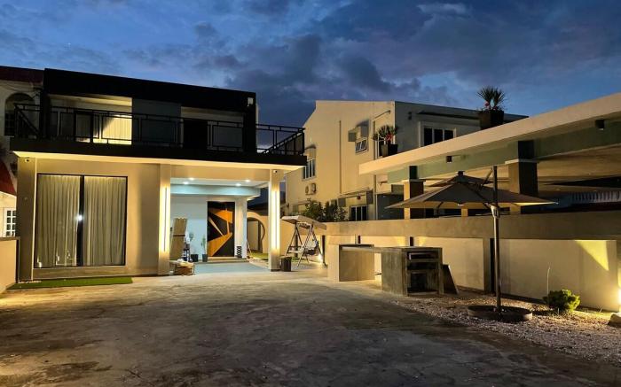 BRAND NEW 5000 SQFT Semi-D Hype Home (12pax)