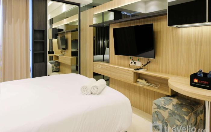 Warm Studio at Supermall Mansion By Travelio