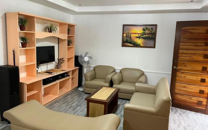 Ethan Transient House in San Juan (8-10 pax)