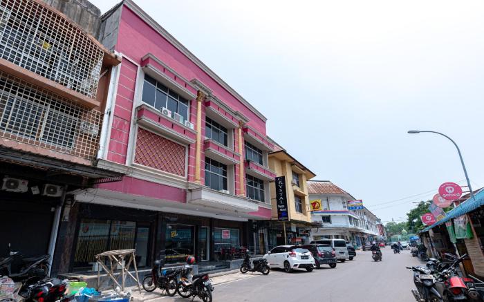 Urbanview Hotel Crystal Nagoya Batam by RedDoorz
