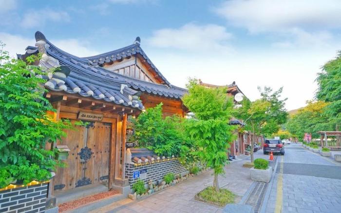 Sarangroo Hanok