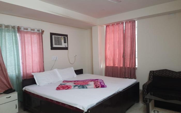 OYO Hotel Geetanjali Palace