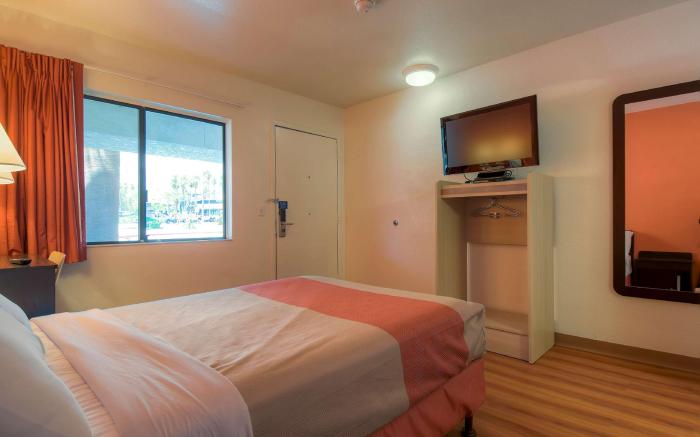 Motel 6 Palm Springs, CA - Downtown