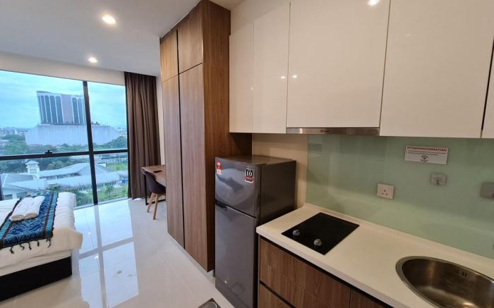 Lovely Kozi Square Studio Bedroom with Pool LV5C