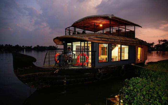 Premium Houseboat