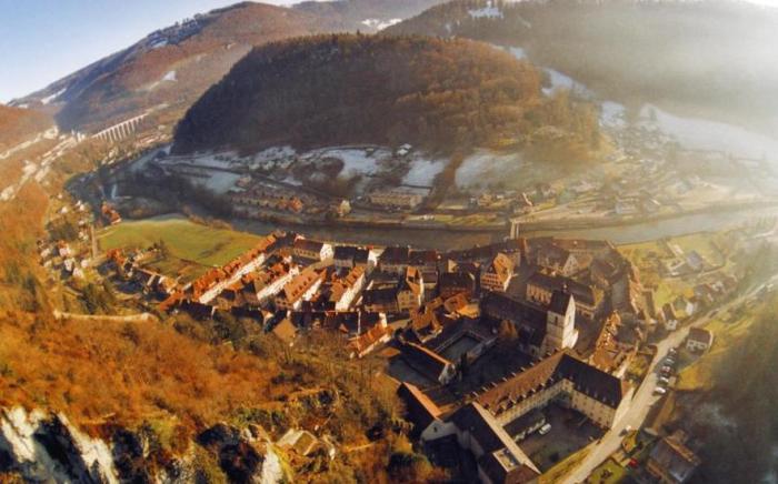 Peanut Medieval Lodge