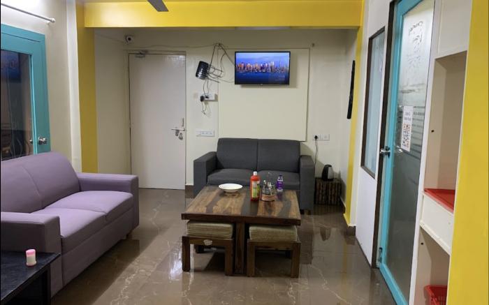 HOSHTEL99 - STAY, COWORK & CAFE