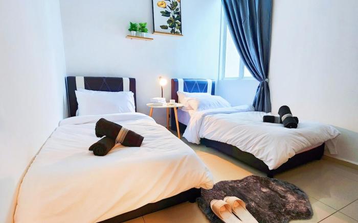 KLIA Sepang Pool View Fully Air-Con Suite