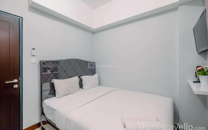Comfort 1BR at Royal Heights Apt By Travelio