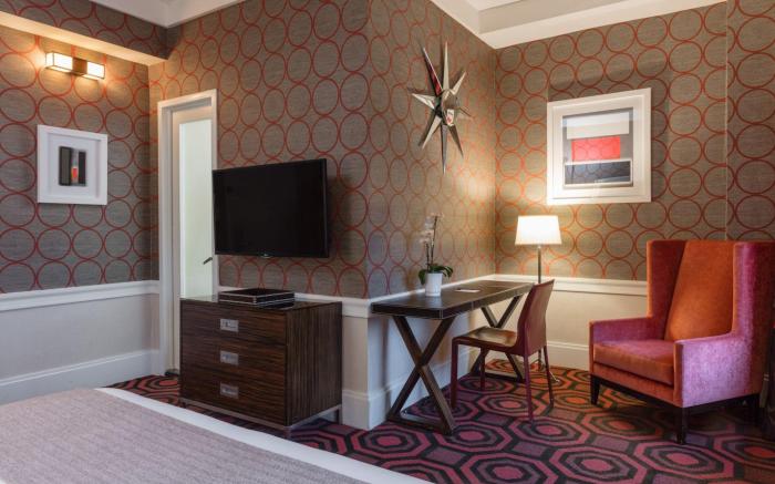 Empire Hotel