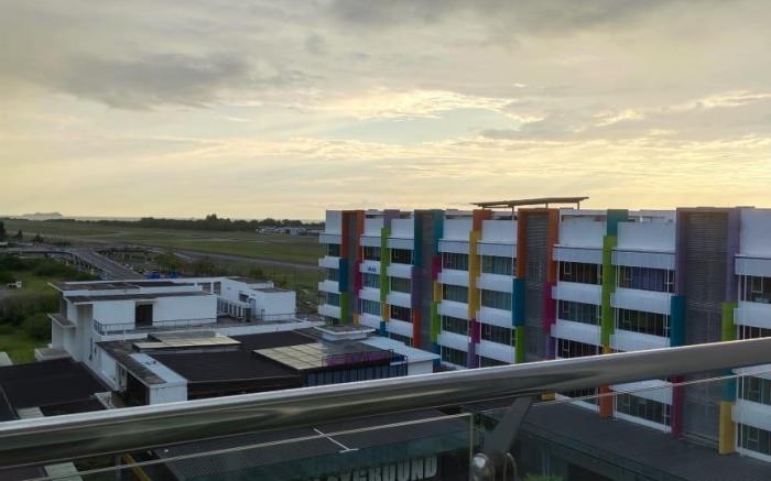 Aeropod Suites Stay in KK_King Bed Near Airport