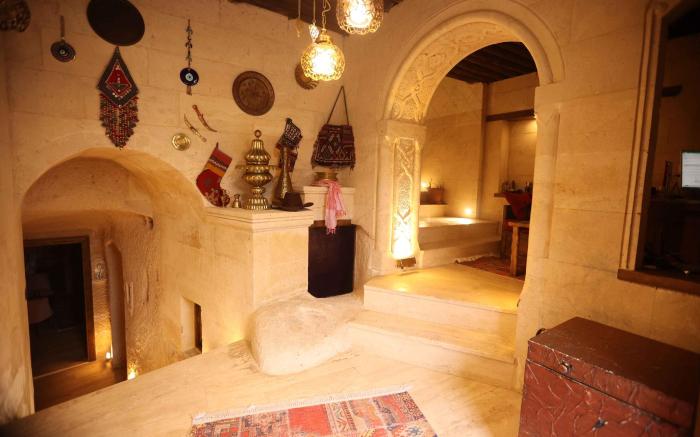 Mak's Cave House