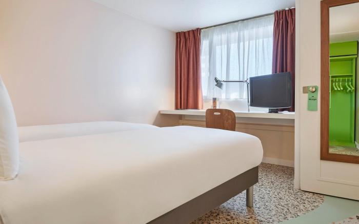 greet  Hotel Versailles - Voisins Le Bretonneux