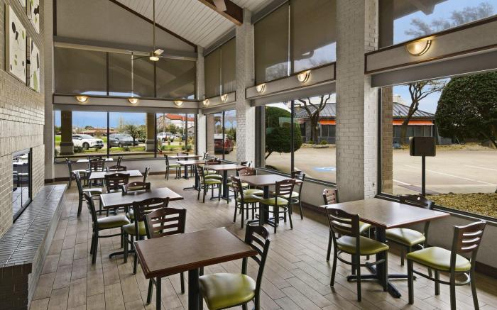 Red Roof Inn & Suites Irving – DFW Airport South