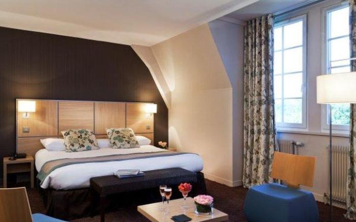 Château Jeanne & The Forest - Château de Montvillargenne