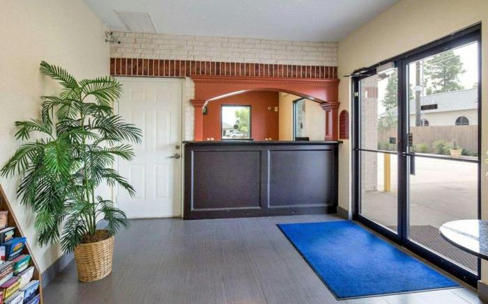 Scottish Inn & Suites - IAH Airport