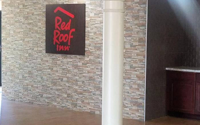 Red Roof Inn & Suites Houston - Hobby Airport