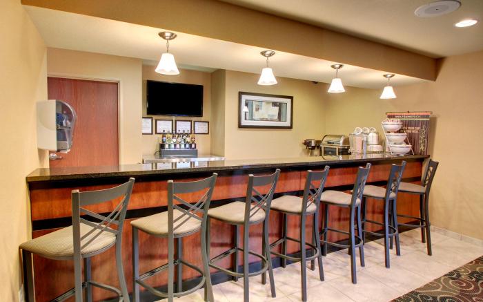 Cobblestone Inn & Suites - Corry