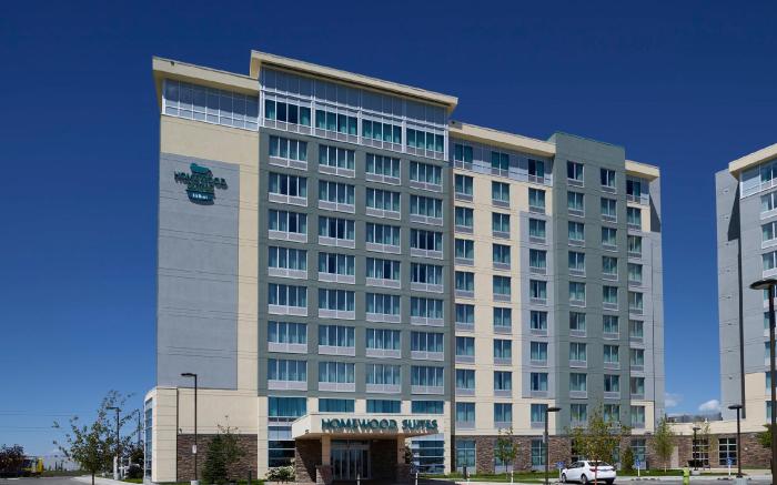 Homewood Suites Calgary Airport