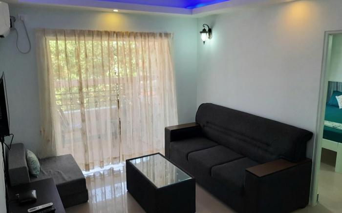 Apt-3 with AC,Gym,Wifi & Pool,5min walk to beach