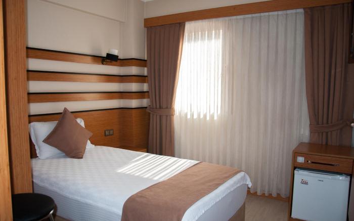 QUARS GARDEN HOTEL