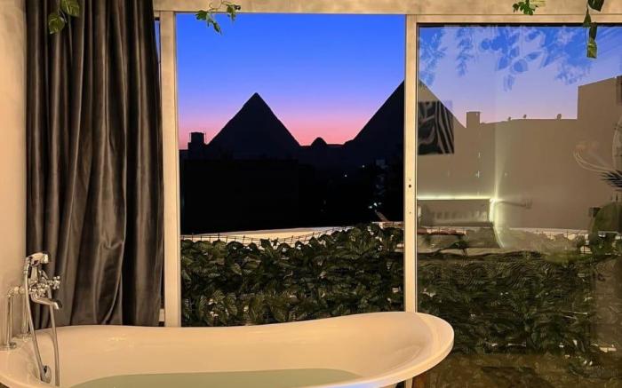 Pharaoh jacuzzi 