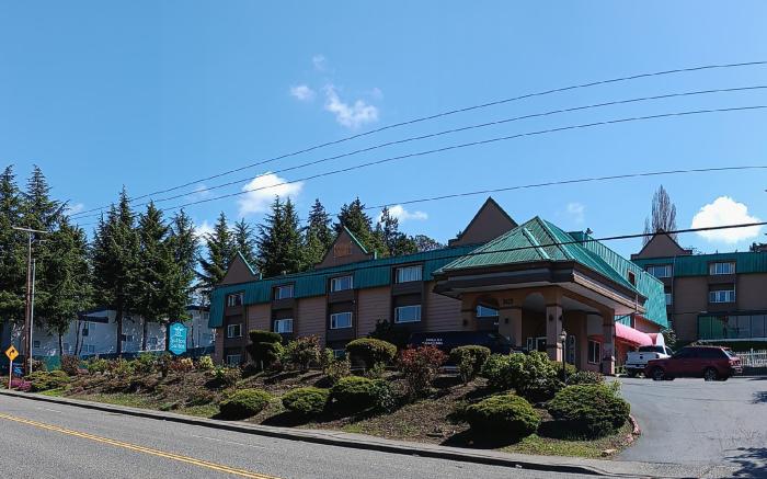 Sutton Suites Hotel