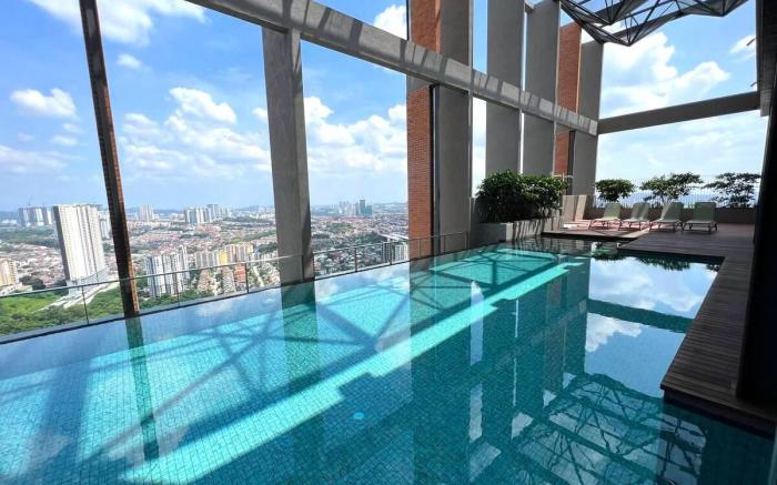 New Suite 2Pax# Midvalley Millerz Square w Netflix
