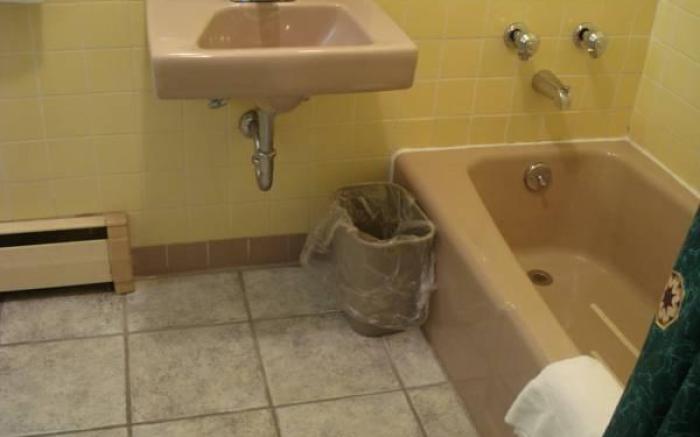 Thruway Holiday Motel