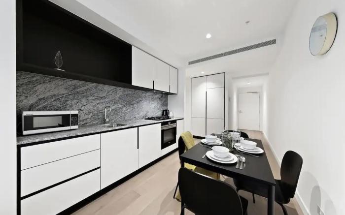 A Comfy Apt Next to Southern Cross