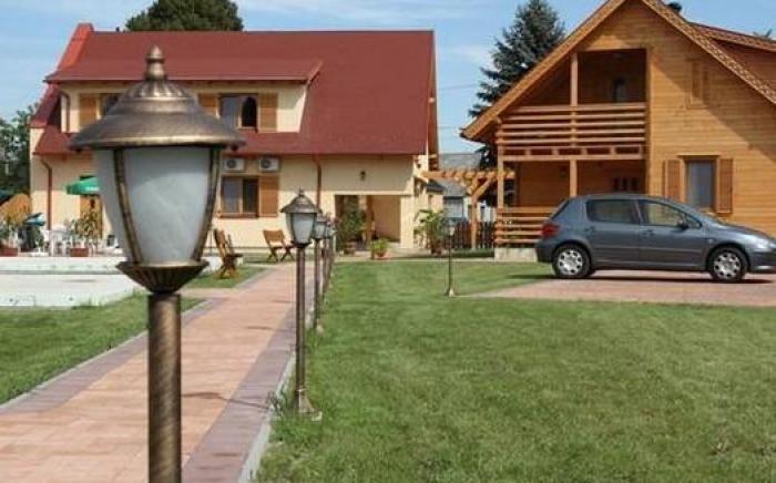 Family Panzio es Apartman Hazak