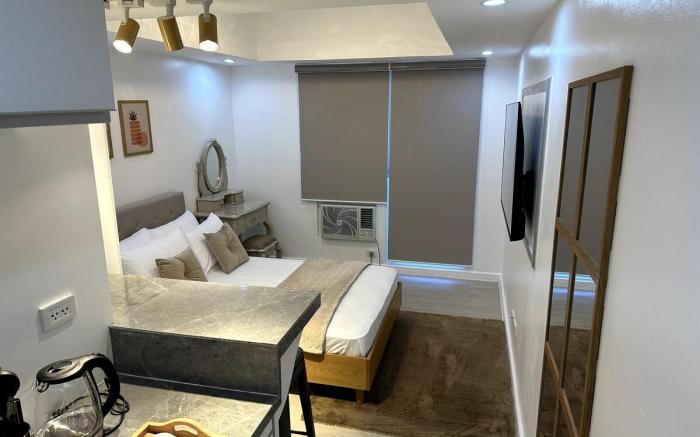 Adjacent studio (023)