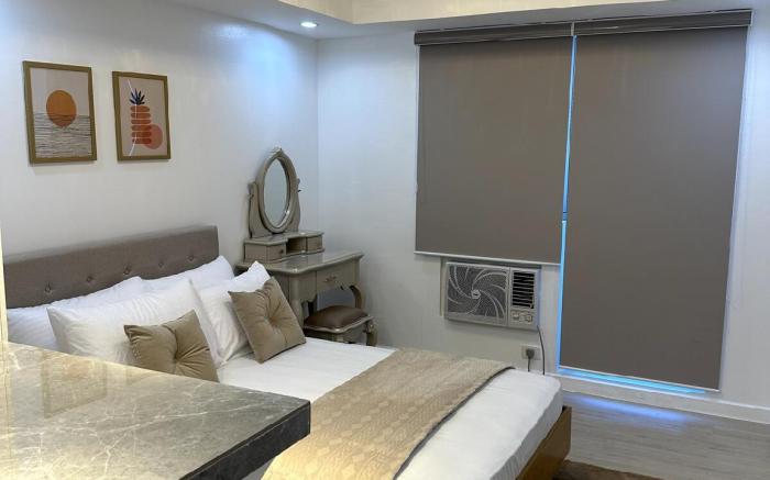 Adjacent studio (023)