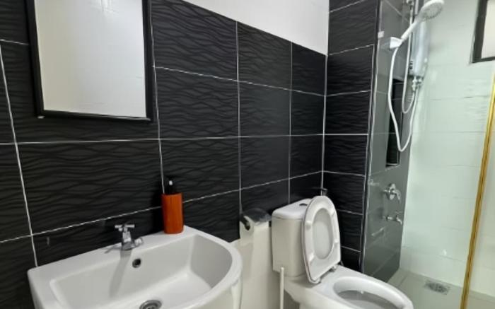 Platino 2BR Paradigm Mall Netflix Youtube BySTAY