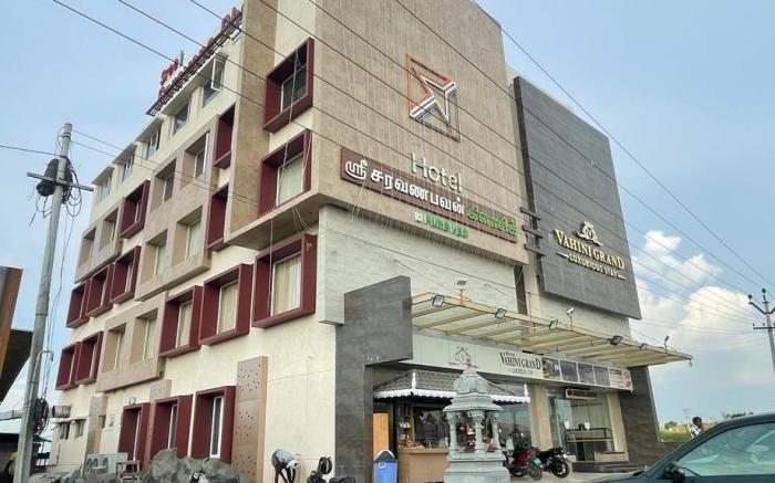 HOTEL VAHINI GRAND