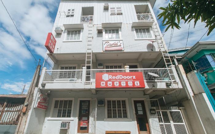 RedDoorz @ Davids Travellers Inn Cavite