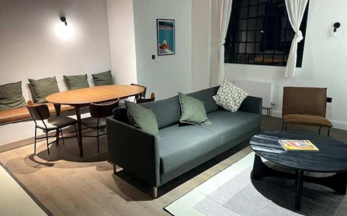 Stylish 1BR Unit with Free-Standing Bath Tub