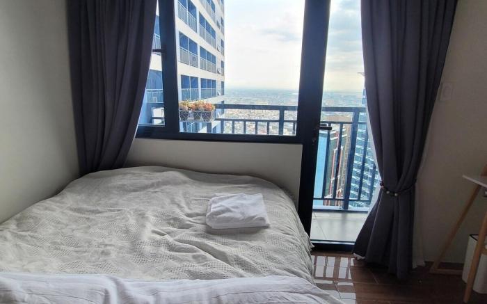 Modern 1br Condo w/ Balcony Near Airport & Sky Way
