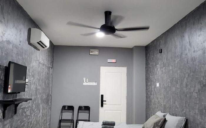 Fella Studio Bandar Baru Uda Two King Beds 6