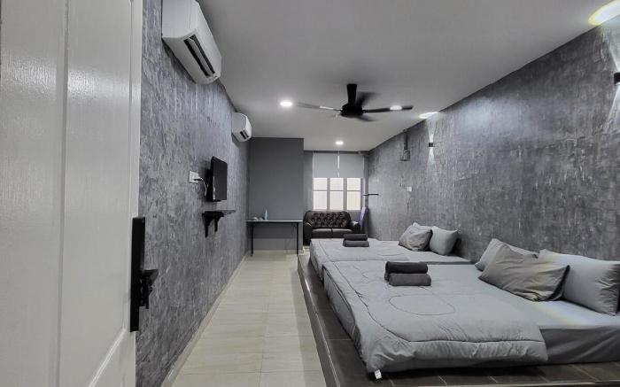 Fella Studio Bandar Baru Uda Two King Beds 7