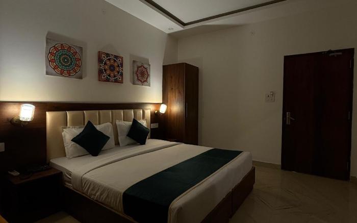 Hotel the shore by Trindra Hospitality 