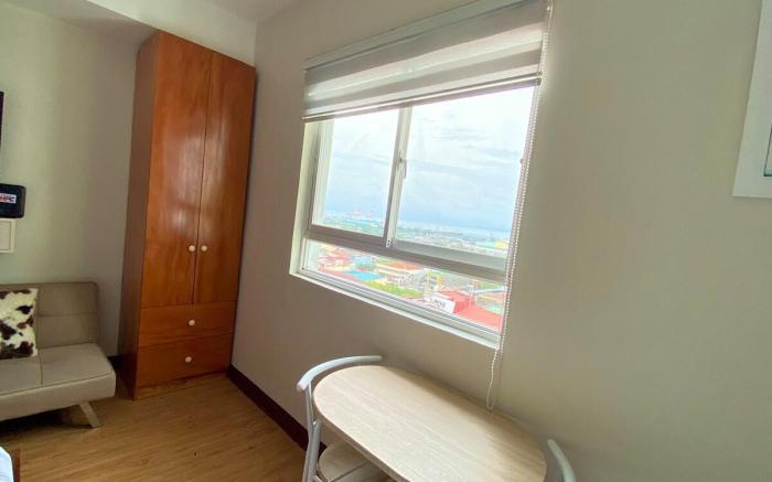 Staycation near mall w/ 3 beds+Free Pool+Netflix