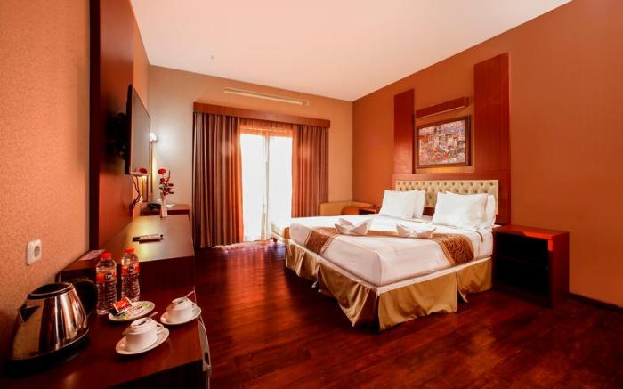 SPENCER GREEN HOTEL