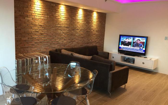 Cozy60sqm 1BR blcony/prking/Wifi/Ntflix nr Mall QC