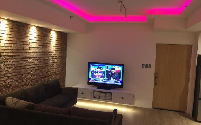 Cozy60sqm 1BR blcony/prking/Wifi/Ntflix nr Mall QC