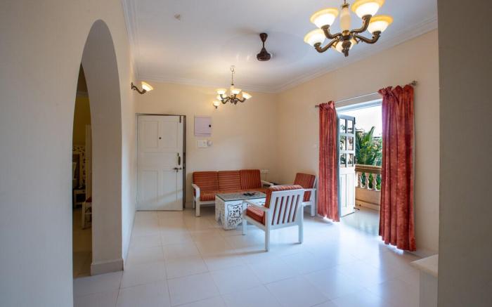 RoomzAway 3802 Senior Friendly Pool Wifi & Kitchen