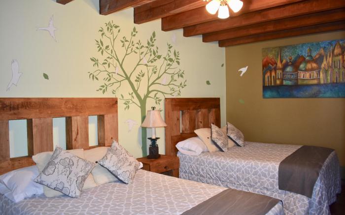 HOTEL ANA CATALINA & SUITES
