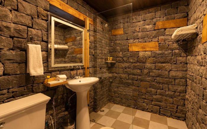 Four Bedroom Hideaway Cottage With Jacuzzi