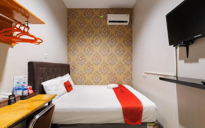 RedDoorz near Waterpark Citra Garden Medan