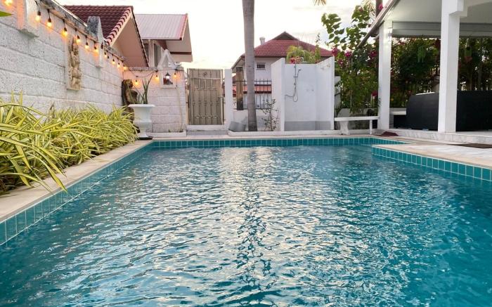 Royal park,jomtien beach 880M,4+1BR VILLA
